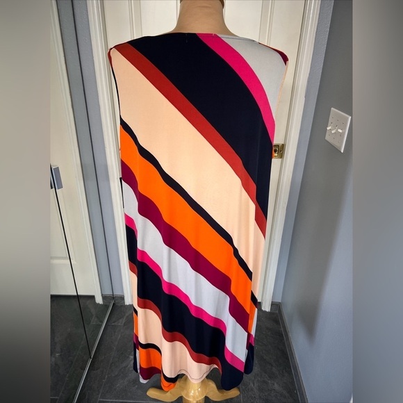 Kim‎ Rogers Curvy Diagonal Striped Sleeveless Stretch Dress - Picture 4 of 8